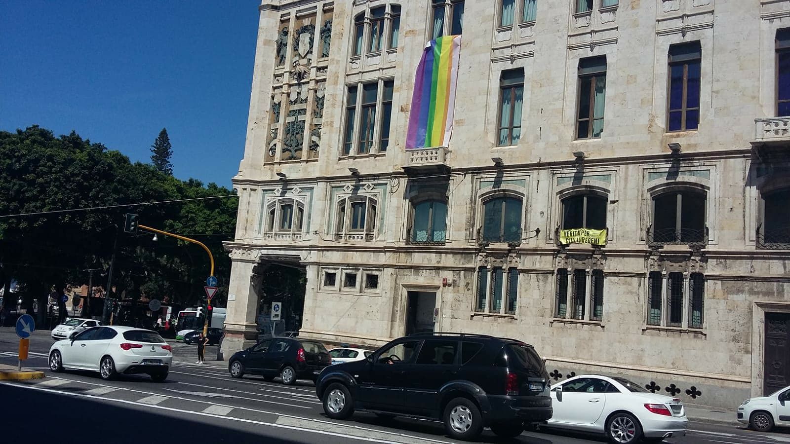 Cagliari: “Via dal Comune il simbolo del movimento omosessuale. E’ di parte”