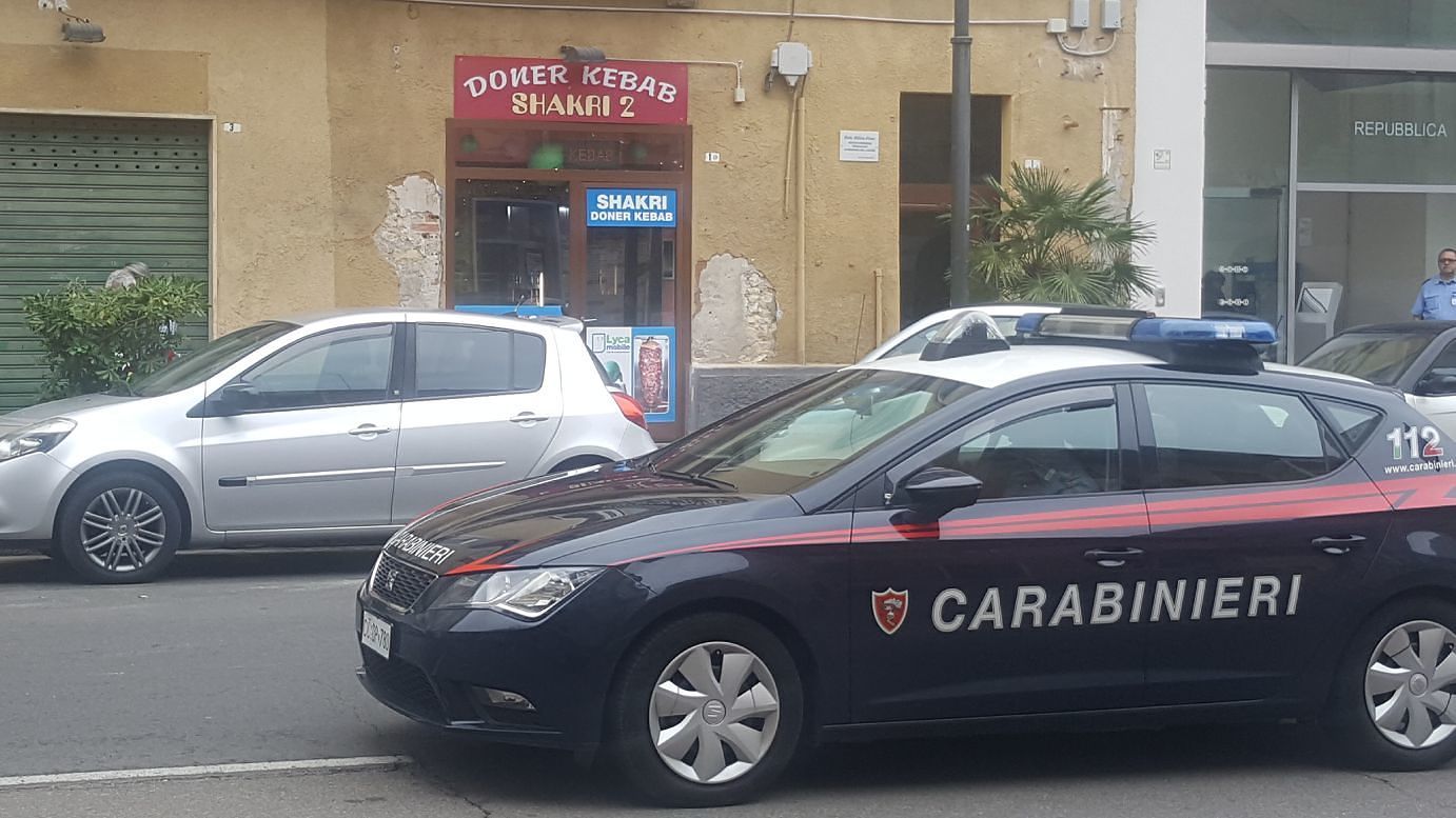Preso il rapinatore del paninotecaro Kebab di via Dante: è un cagliaritano di 18 anni