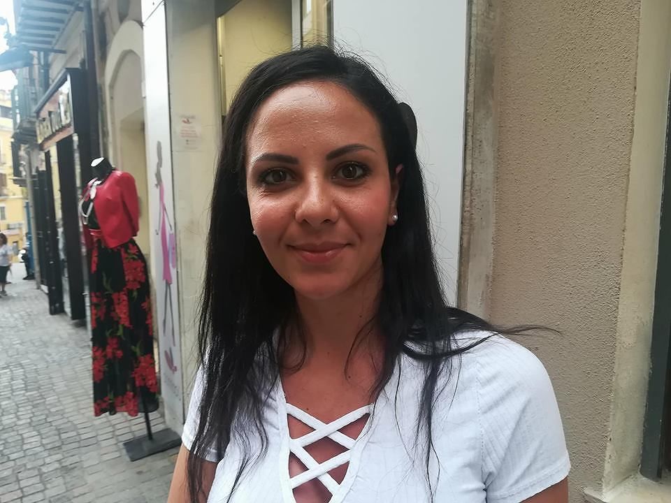 La grinta di Simona, 30enne cagliaritana: “Vendo i miei abiti anche online, bisogna svecchiarsi”