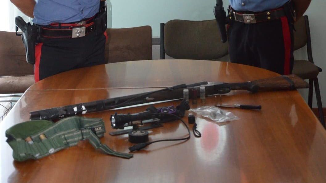 In auto con un fucile con matricola abrasa e munizioni: due arresti a Quartucciu