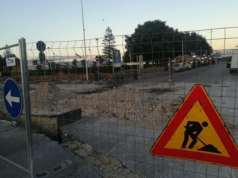 Cagliari, caos Poetto: cantiere davanti al Lido e parcheggiatori abusivi a Marina Piccola