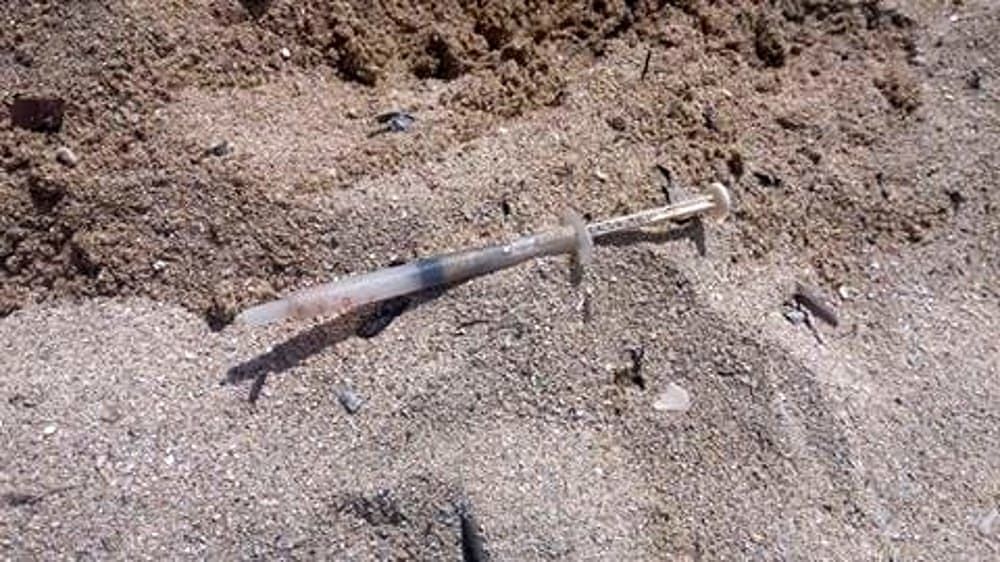 Boom di siringhe in spiaggia e emergenza eroina: pericolo da non sottovalutare