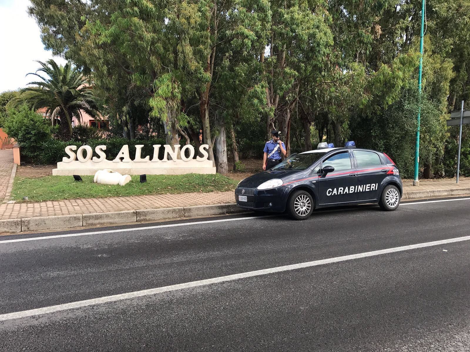 Turiste pugliesi in vacanza in Sardegna rubano il portafogli a un emiliano: denunciate