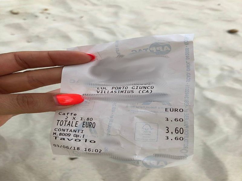 Prezzi folli a Villasimius, 2 caffè costano come a Porto Cervo: “Buon inizio estate all’arrabbiata”
