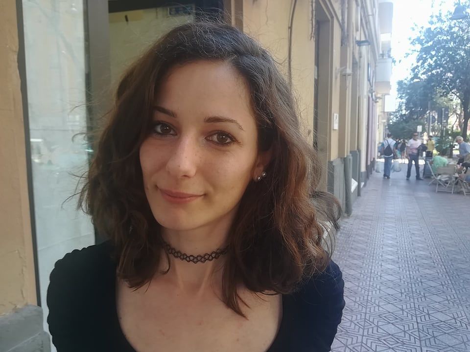 Enrica, lotta alla crisi nella via Dante delle piste ciclabili: “Resisto anche grazie all’affitto basso”