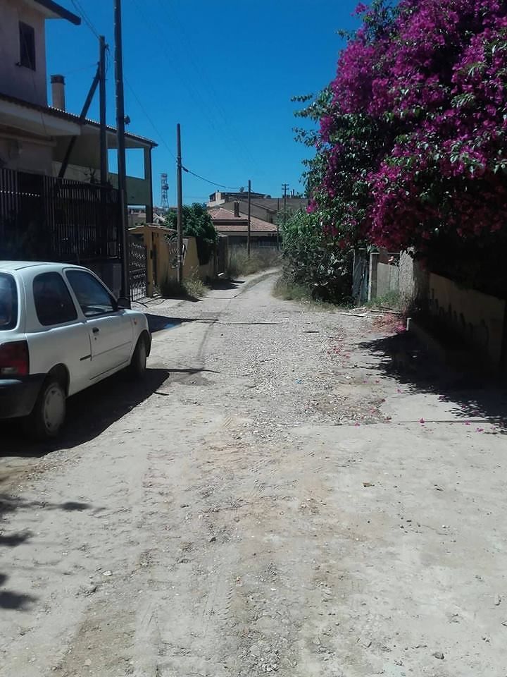 Cagliari, via Simonetti tra buio, insetti e fogne a cielo aperto