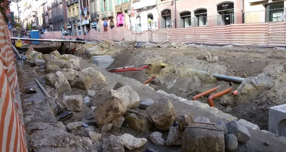 Cagliari, beffa nel Corso Vittorio: “I lavori nella domus romana finiranno a ottobre”