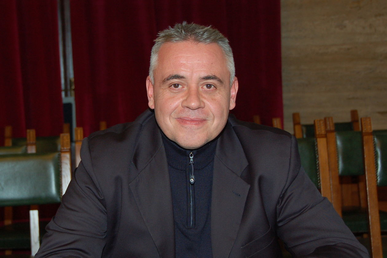 “Zedda fa diventare il Poetto un lusso, famiglie e disabili non possono raggiungerlo”