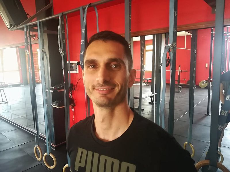 Matteo Sassone, il metodo rivoluzionario del fitness: “12 allenamenti al mese e zero dieta”