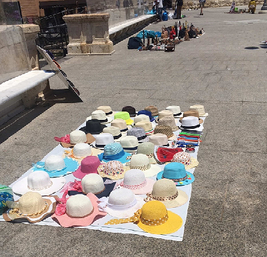 Cagliari, “Castello invaso dagli ambulanti abusivi: Sindaco intervenga”