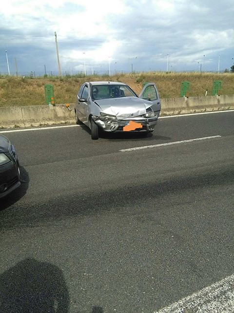 Monastir, Mercedes a folle velocità sperona coppia di anziani: “Correva a 200 all’ora”