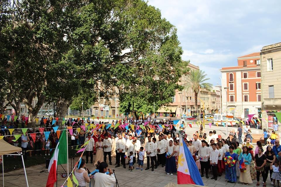 Filippini in festa a Cagliari, centinaia in piazza Garibaldi tra balli e musica