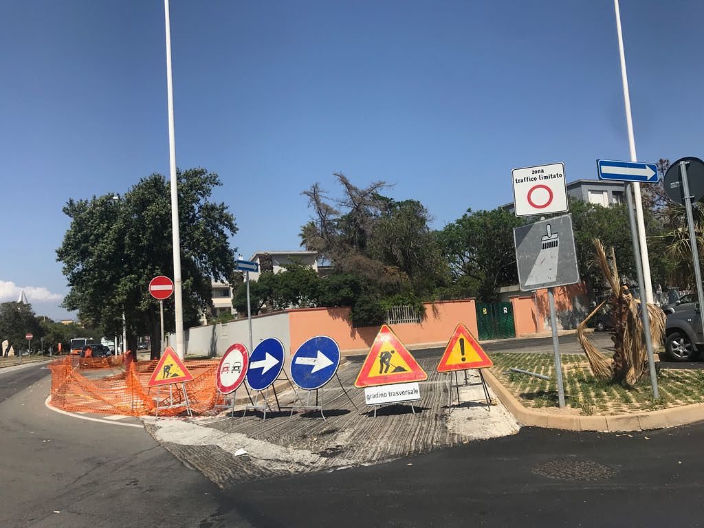 Cagliari, caos parcheggi al Poetto: “Lavori fermati dalla Soprintendenza”?