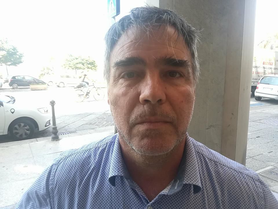 Michele, veterinario disperato: “Schifato e umiliato dalla politica sarda, vivo rinunciando a tutto”