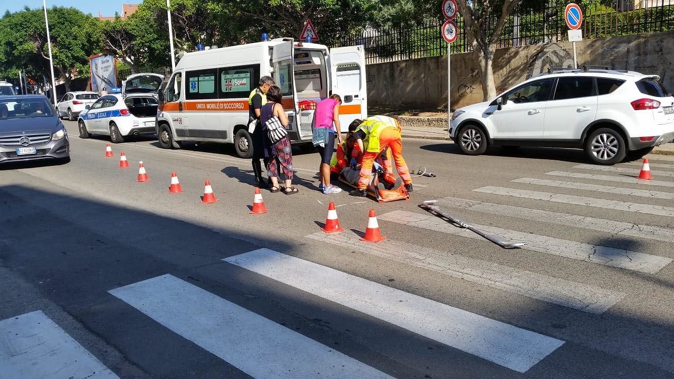 Cagliari, anziana travolta sulle strisce pedonali: finisce all’ospedale in codice rosso