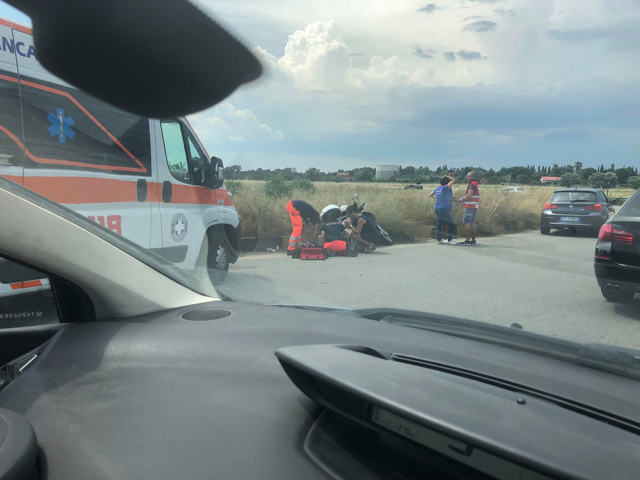 Elmas, ragazza in scooter investita da un’auto: sul posto un’ambulanza
