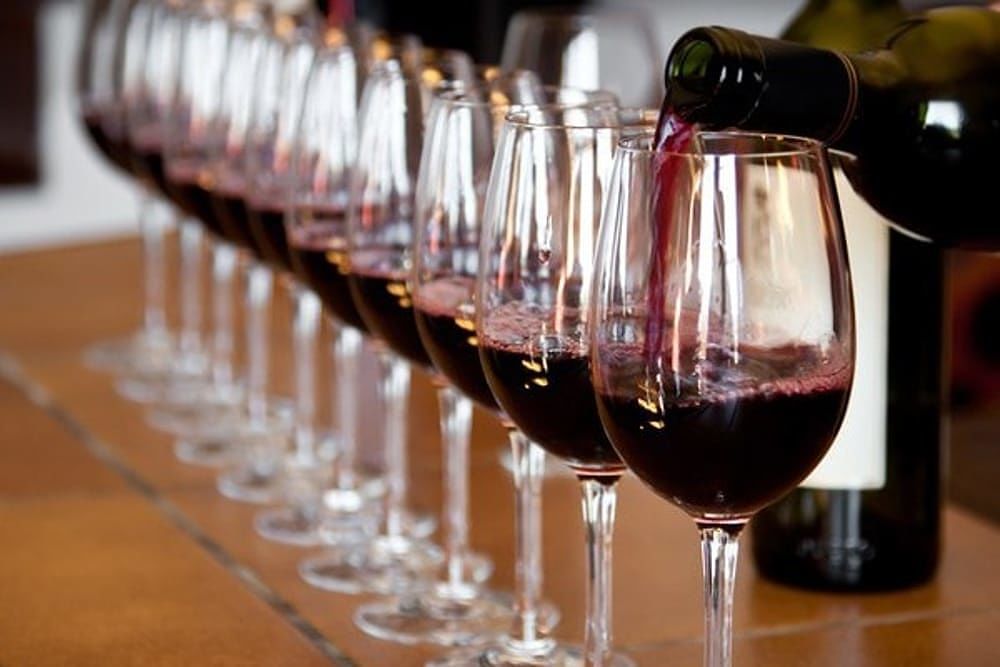 Cagliari, fiumi di vino ai Giardini Pubblici: 15 cantine sarde e migliaia di bottiglie