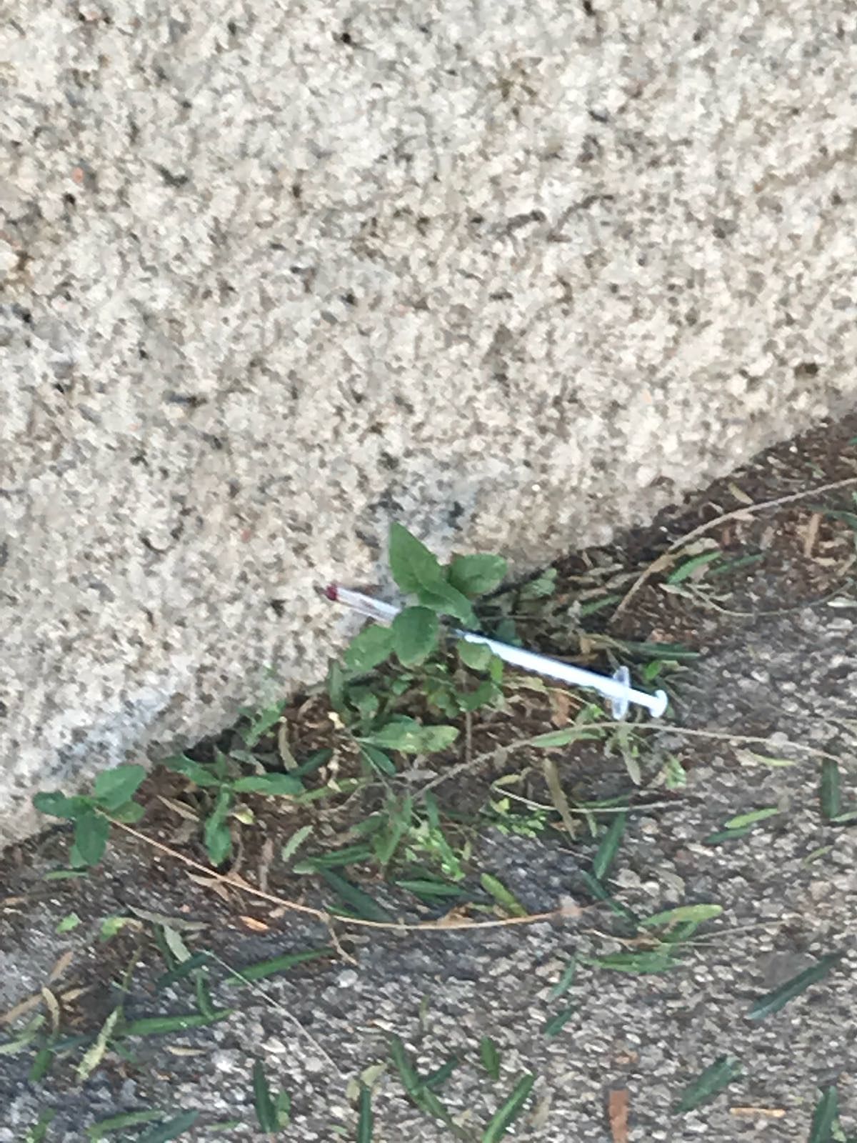 Siringhe abbandonate in strada, Deidda: “Potenziare le politiche antidroga”