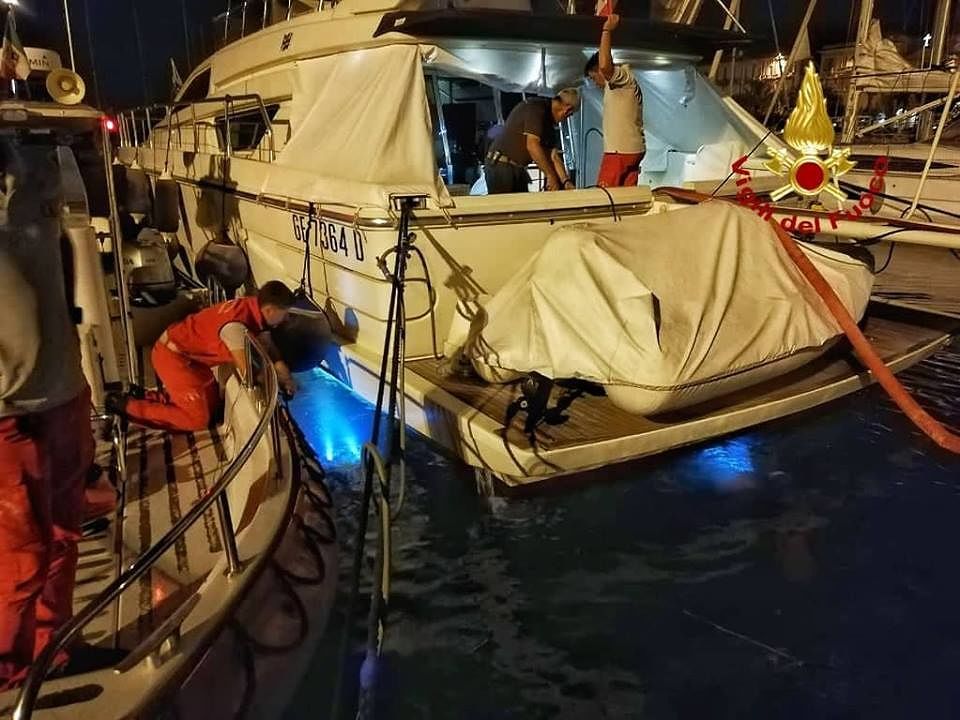 Cagliari, barca rischia di affondare al porto: spettacolare intervento dei vigili