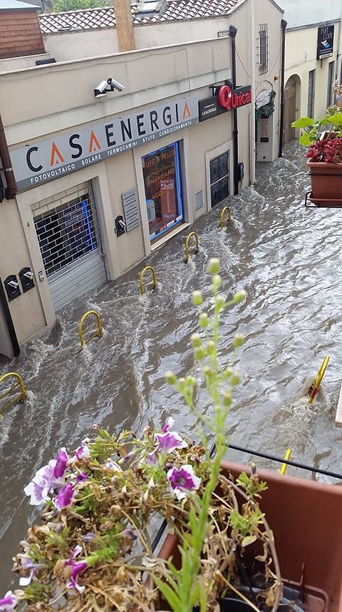 Il cuore di Pirri che batte in diretta dal rischio pioggia: via Balilla finisce sott’acqua