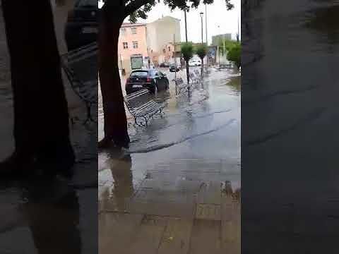 Selargius, la centralissima via Manin finisce sott’acqua: sirene in azione (VIDEO)