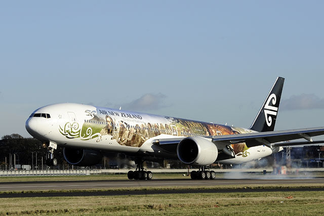 Volo Air New Zealand costretto ad atterrare dopo un incendio del motore