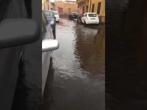 “Tutta via Lamarmora allagata, non possiamo uscire di casa: il Comune di Quartu che fa?” (VIDEO)
