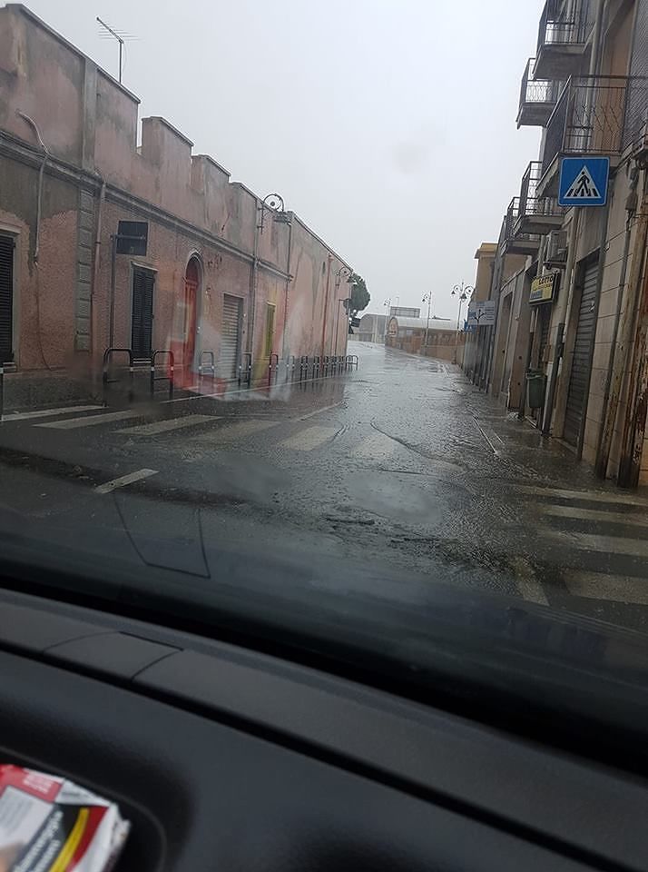 Monserrato, un “muro” di asfalto si solleva in via Giulio Cesare: sos per gli automobilisti