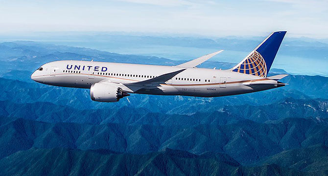 Paura su un volo United Airlines: costretto all’atterraggio d’emergenza