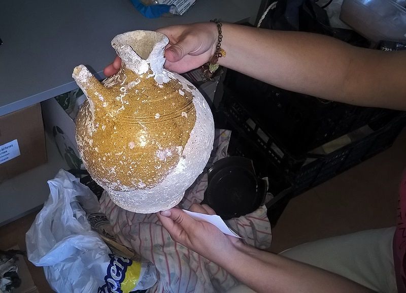 Stintino, colto da rimorso fa ritrovare reperti archeologici davanti al Museo della Tonnara