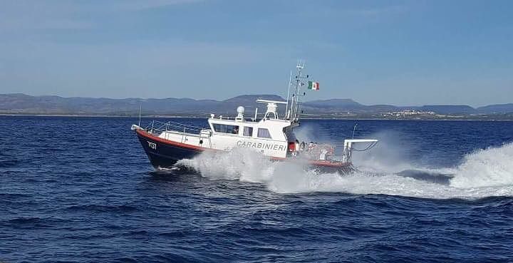 Sant’Antioco, motore in avaria e barca alla deriva: soccorsa dai carabinieri