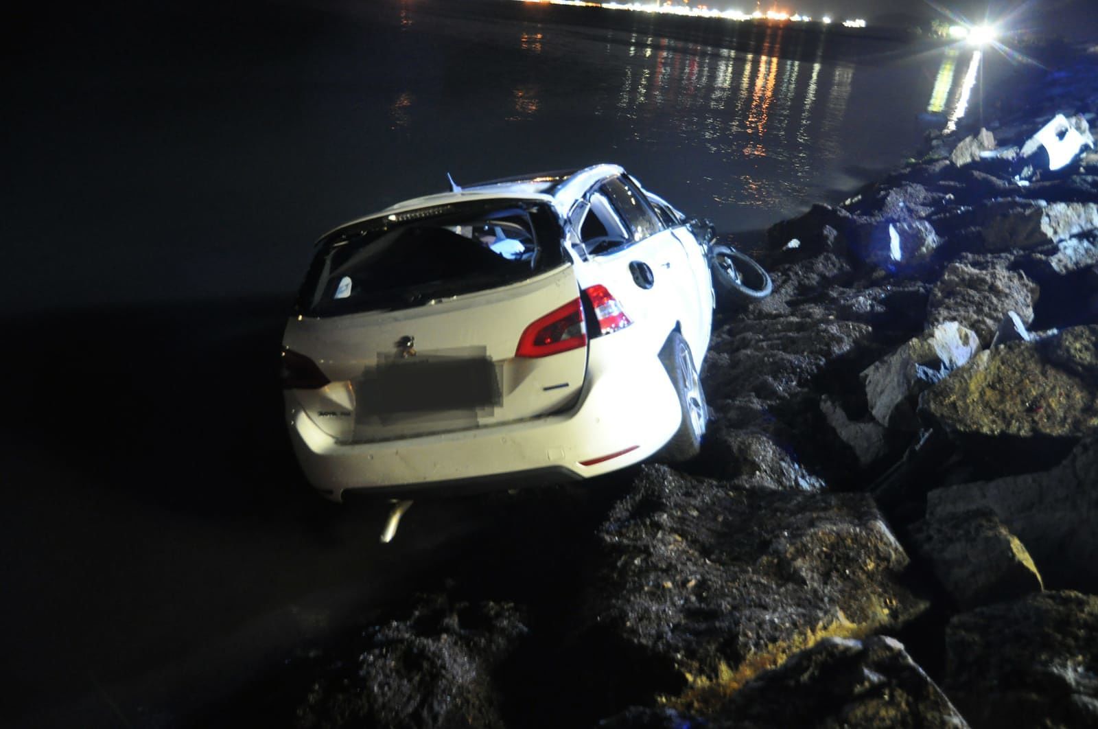 Carambola impazzita su una Peugeot sulla Sulcitana: ferita una 27enne di Capoterra