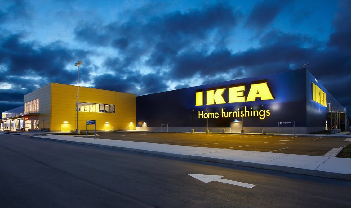 Ikea, bimbo trova pistola e spara. Nessuno è rimasto ferito