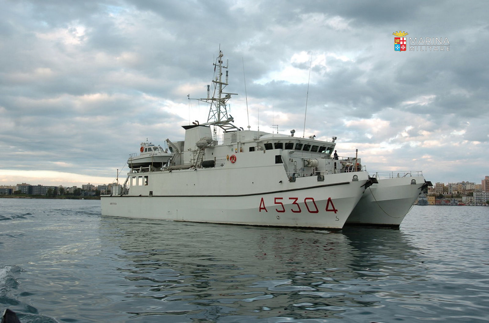 Cagliari, arriva la bellissima nave idrografica Aretusa della Marina Militare