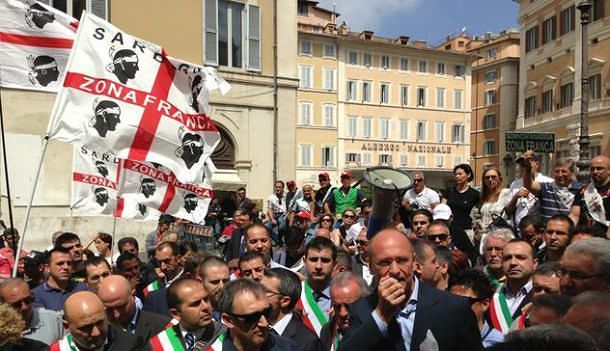 Cappellacci alla Lezzi: “No al reddito di cittadinanza, sì alla zona franca”