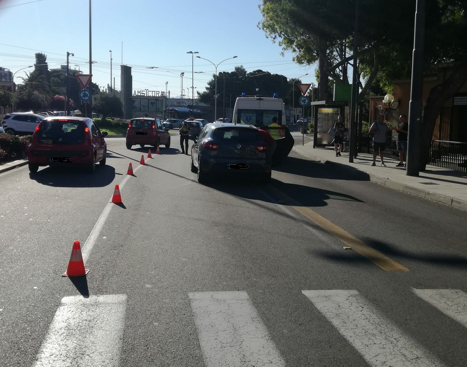 Cagliari, travolto sulle strisce in viale Diaz: sospetta rottura del femore per un pedone
