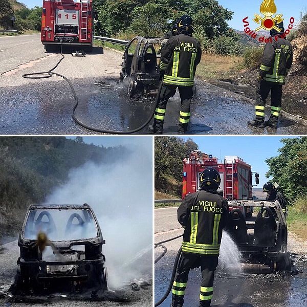 Sardegna, Smart in fiamme durante la marcia: distrutta