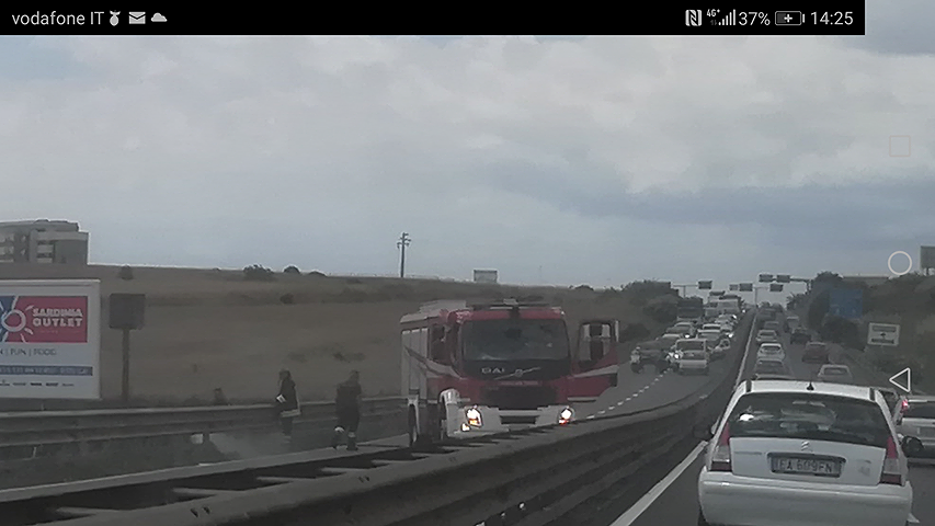 Fiamme altissime all’ex inceneritore, traffico bloccato alle porte di Cagliari