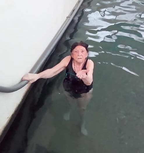 Longevità in Sardegna: a 105 anni Tzia Innassia alle terme…”E Belen muta!”