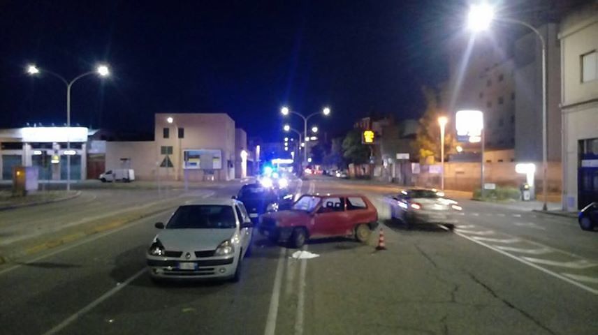 Crash a Cagliari in via Po: Panda contro Clio, portati in ospedale un 81enne e una donna