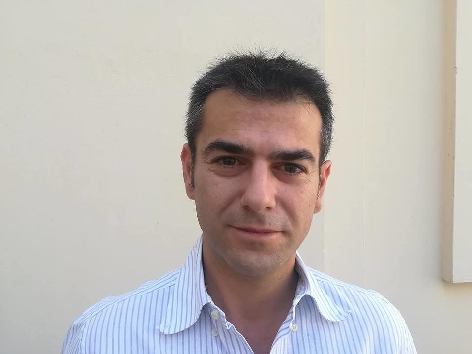 Al Poetto un “mare” di rifiuti, Zedda: “Fate la differenziata anche in spiaggia”