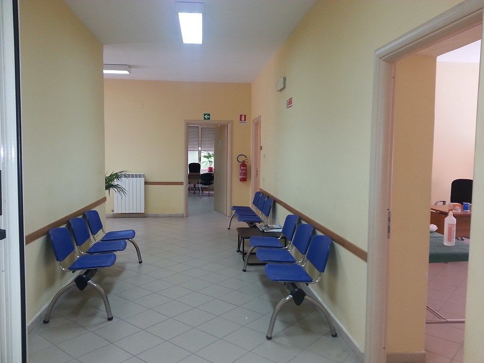 Caos al poliambulatorio di Quartu: “Esami oculistici fermi e un fiume di soldi persi”