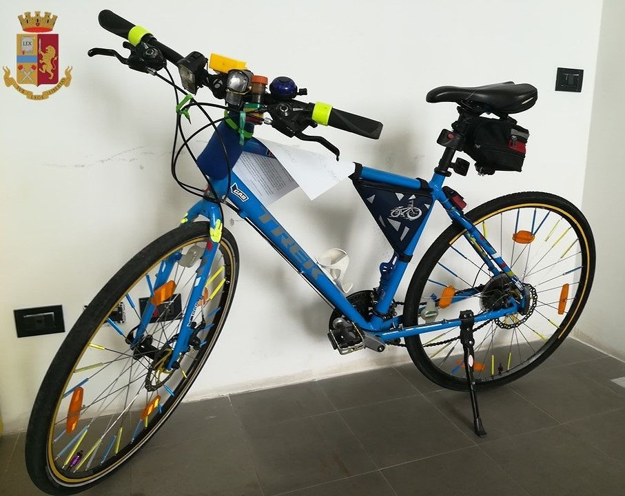 Cagliari, rubava pezzi delle bici del bike sharing: denunciato un quartese