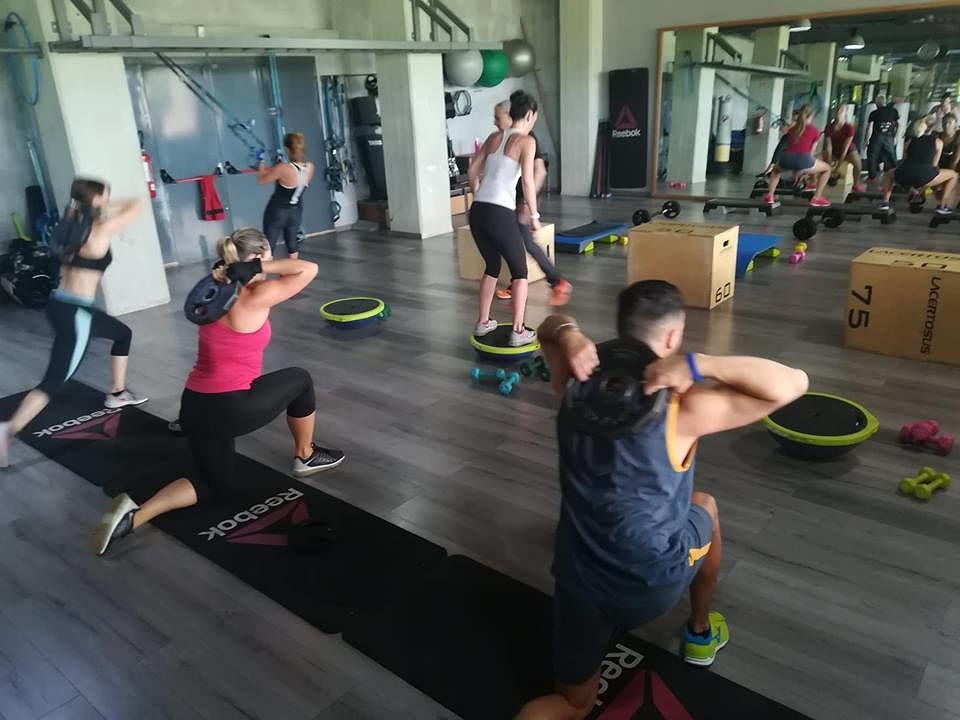 Fitness, a Cagliari è ancora boom: in centinaia tra pesi e pedali con vista sull’Amsicora