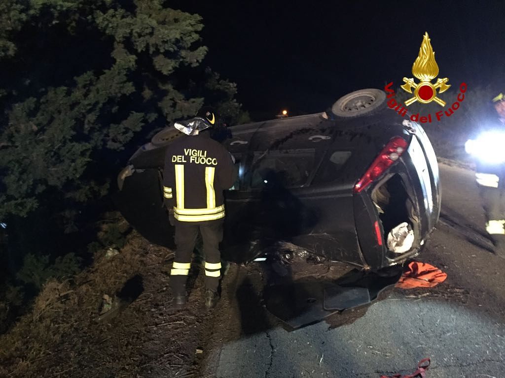 Settimo S.Pietro, perde il controllo e si ribalta: giovane soccorsa dai vigili del fuoco