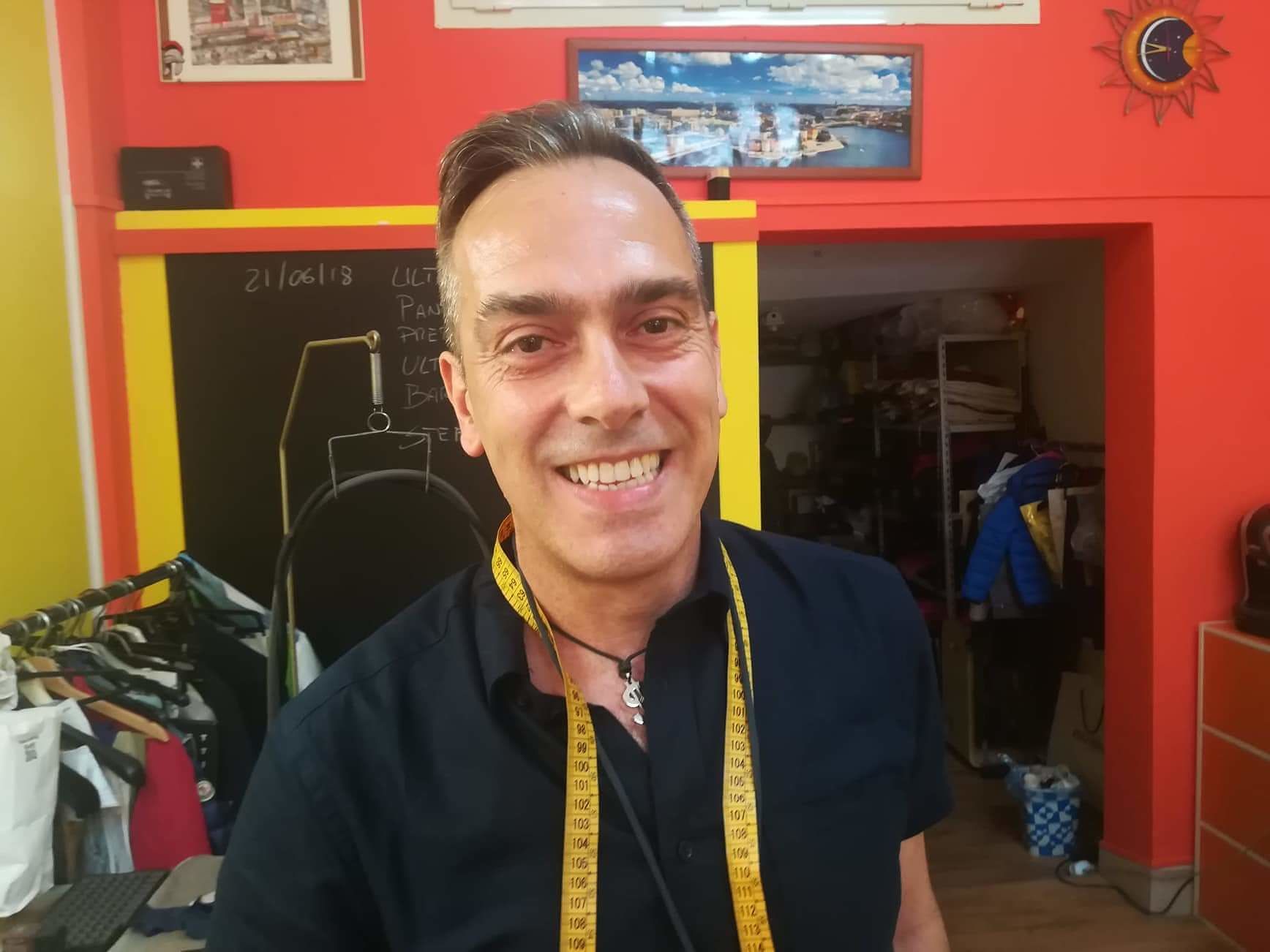 Maurizio di Cagliari, sarto anticrisi: “Il lavoro di qualità si paga, non temo i cinesi”