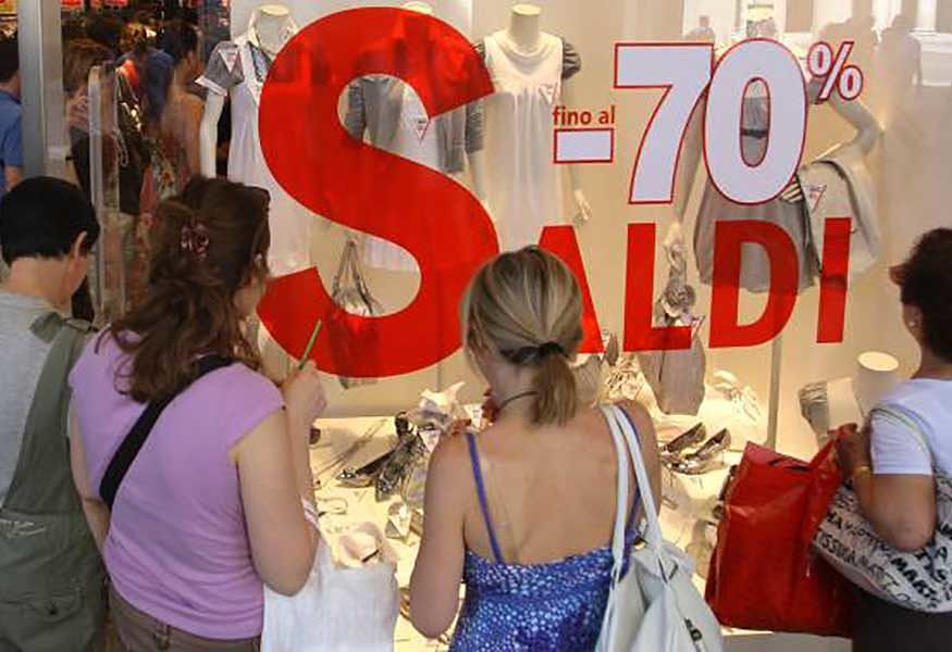 Sardegna, saldi estivi al via il 7 luglio: i consigli del Codacons