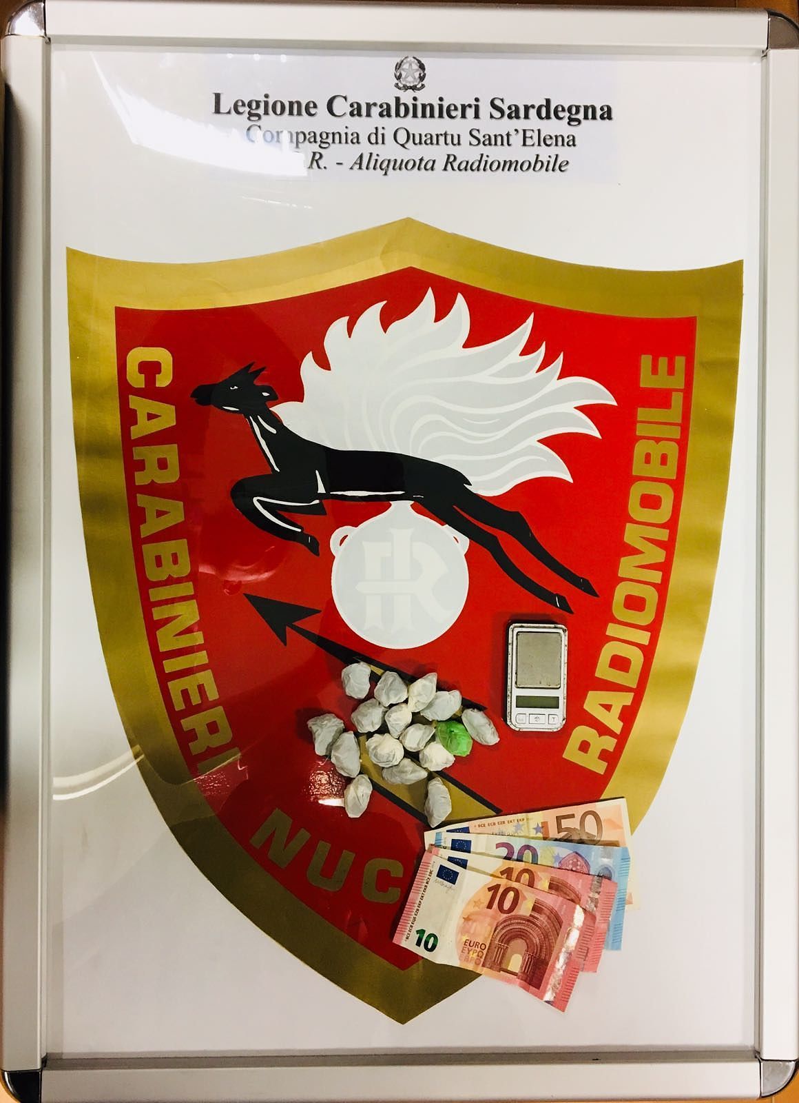 Trovato con 16 dosi di marijuana, giovane in manette a Quartu