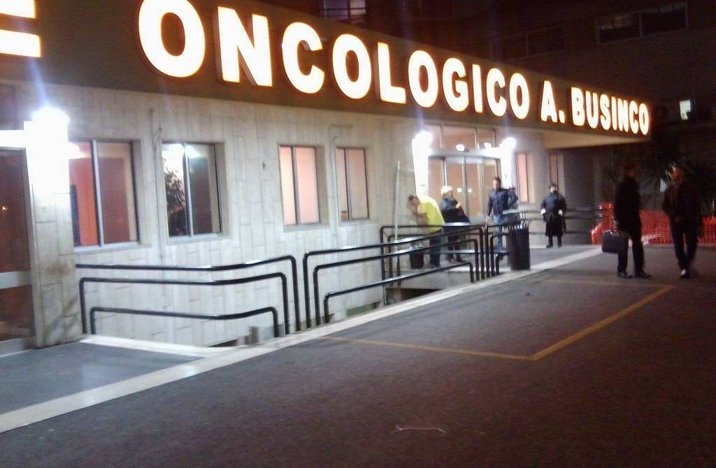 Oncologia, reparto chiuso a Decimo e Businco strapieno: malati in rivolta