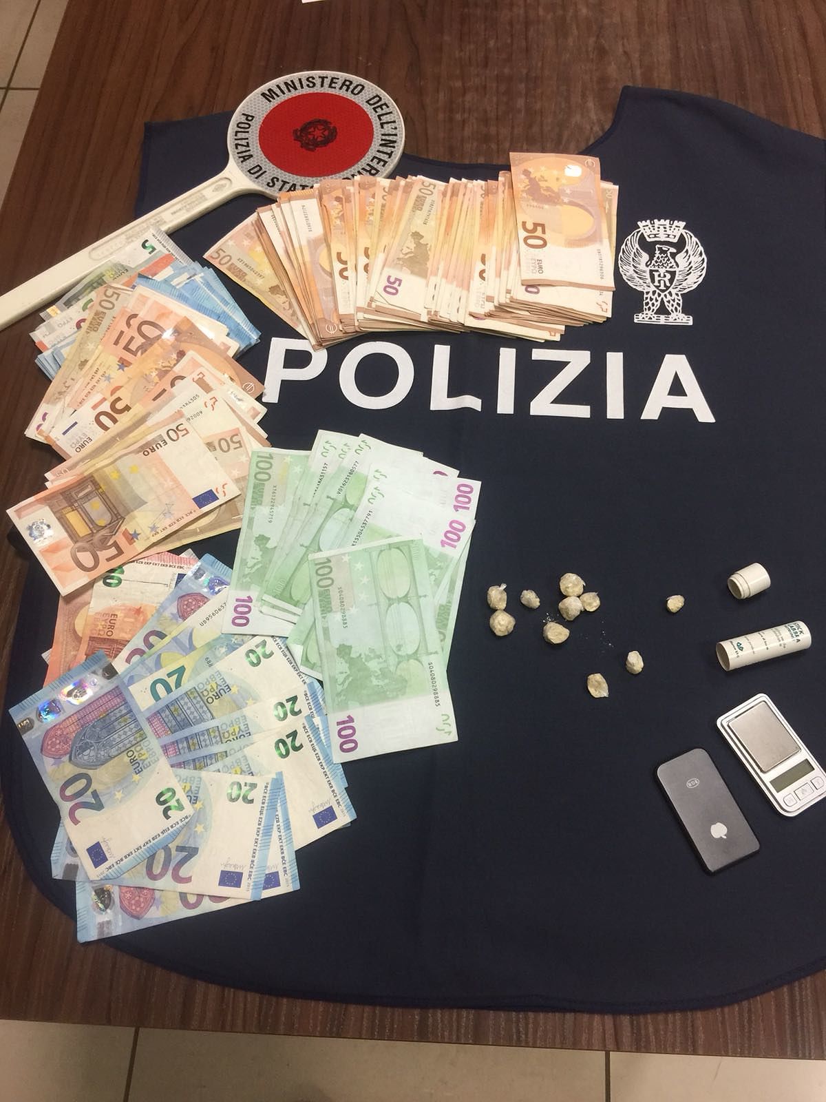 Sassari, 8 grammi di eroina e 8200 euro in contanti: nei guai pusher nigeriano